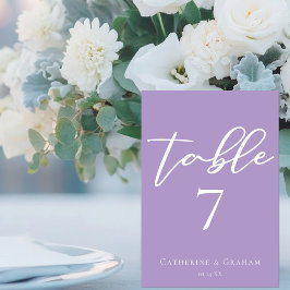 Liebliche Lilac-Hochzeit mit Lila weißer Typografi Tischnummer