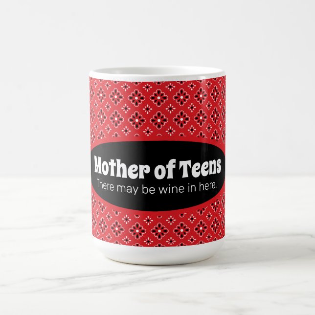 Liebliche Mutter von Teens Red Bandana Tasse (Mittel)