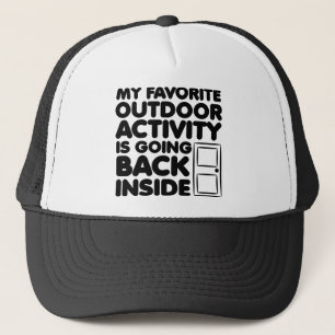 Liebliche Outdoor-Aktivität ist in der sonnigen Ca Truckerkappe