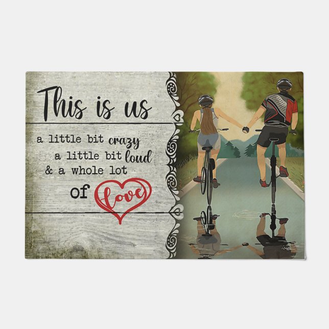 Liebliche Paare, die Fahrradmatte fahren, Liebe Qu Fußmatte (Vorderseite)