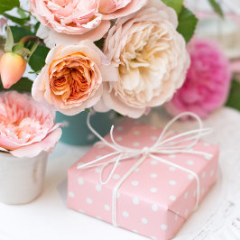 Liebliche rosa Polka-Punkte zum Geburtstag Geschenkpapier