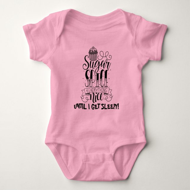 Liebliches Baby mit Zucker und Gewürzen Baby Strampler (Vorderseite)
