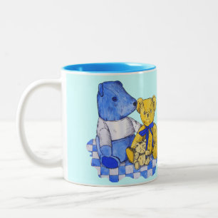 Liebliches Bild von drei niedlichen alten Teeddyki Zweifarbige Tasse