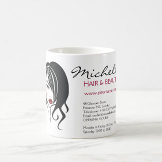 Liebliches Mädchen mit scharfen Haaren Makeup Icon Kaffeetasse