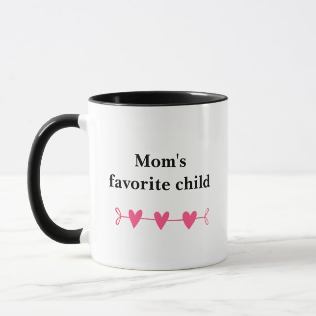 "Lieblingskind der Mama" lustiges Zitat mit Herzen Tasse (Links)