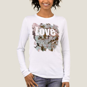 Liebt einander Kirschblüte Tri-Blend Shirt