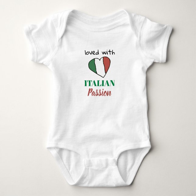 *~* LIEBT MIT ITALIENISCHER PASSION HERZFLAGE Weiß Baby Strampler (Vorderseite)