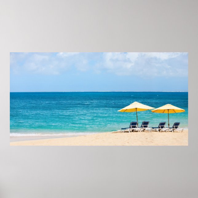 Liegestühle am Strand Poster (Vorne)