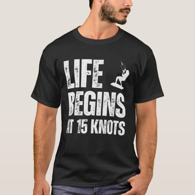 Life begins at 15 knots kitesurfing sport hobby qu T-Shirt (Vorderseite)