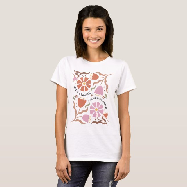 Life Is A Balance Of Holding Boho Wildflower Quote T-Shirt (Vorne ganz)