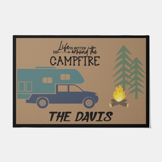 Life Is Better Around The Campfire Personalized  Fußmatte (Vorderseite)