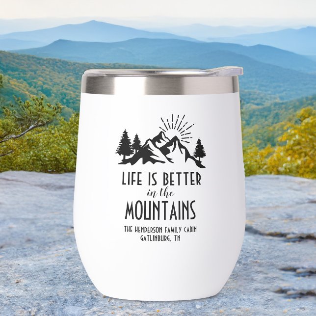 Life is Better Mountains Nom personnalisé Lieu (Life is Better Mountains Custom Name Location Thermal Wine Tumbler)