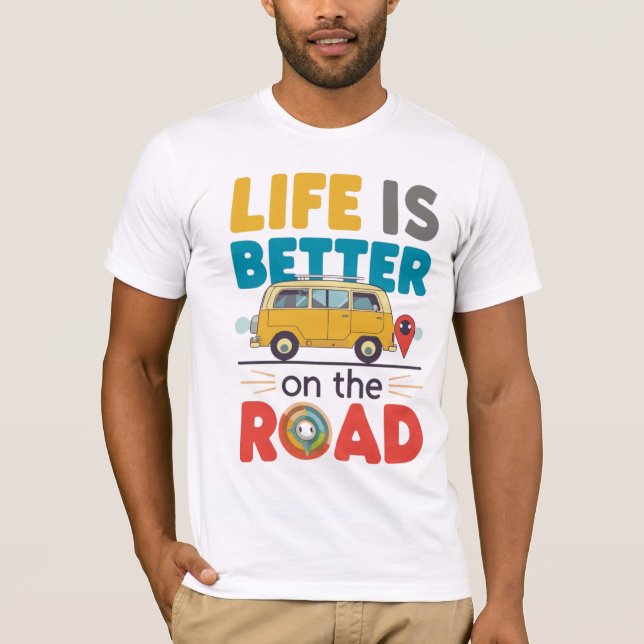 Life Is Better on the Road | Van Life Travel Quote T-Shirt (Vorderseite)