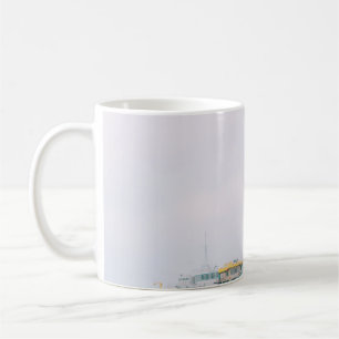 LIFEGUARD POST ON SHORE UNTER WHITE SKY KAFFEETASSE
