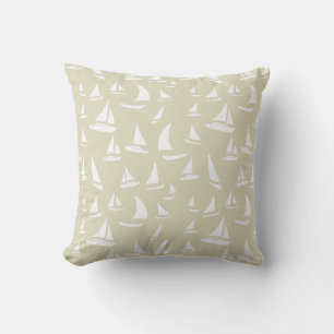 Light Beige mit White Sailboats Nautical Sailing Kissen