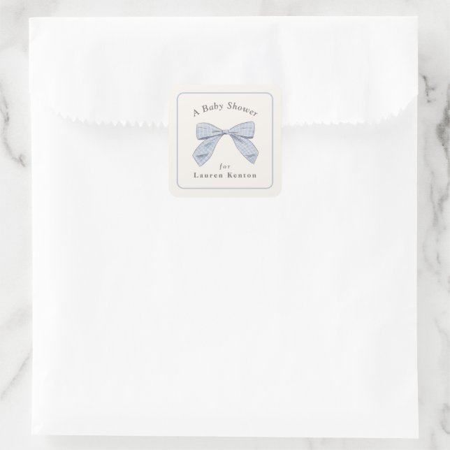 Light Blue Kariert Bow Elegante Boy Baby Shower Quadratischer Aufkleber (Tasche)