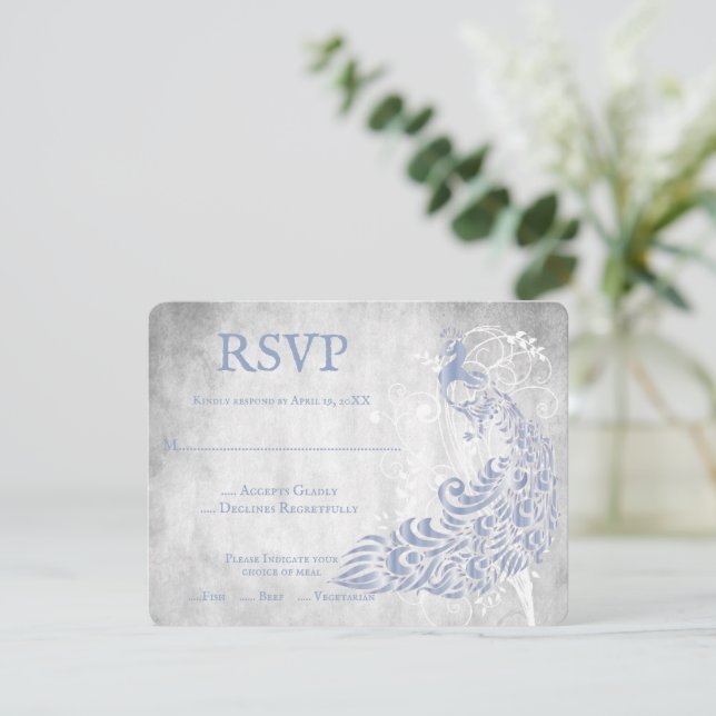 Light Blue Peacock Leaf Vine Wedding RSVP Card Karte (Stehend Vorderseite)