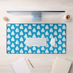 Light Blue Sailboat Pattern Schreibtischunterlage