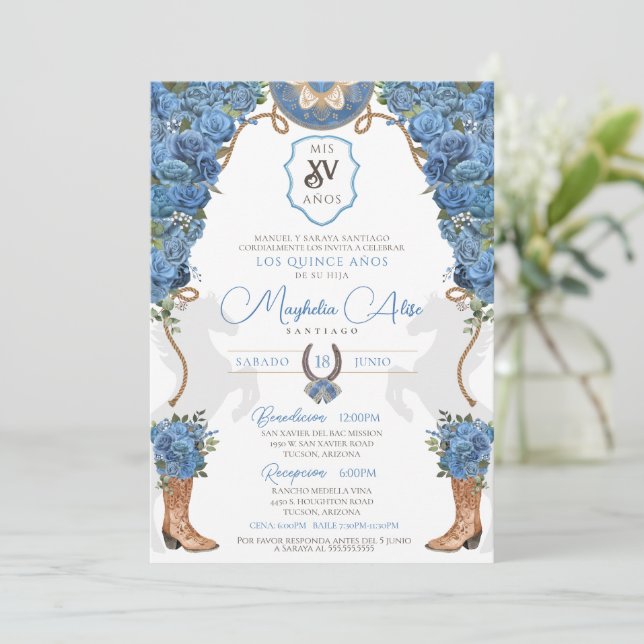 Light Blue Sky Floral Western Charro Quinceañera Einladung (Stehend Vorderseite)