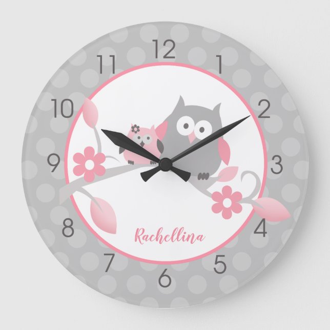 Light Gray and Pink Happy Owls Girl Nursery Große Wanduhr (Vorderseite)