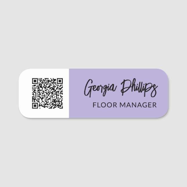 Light Lavendel & White QR Code Pinselschrift Namensschild (Vorderseite)