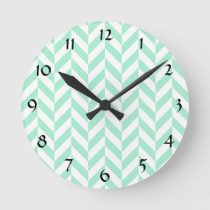 Light Mint Green Chevron Pattern Runde Wanduhr