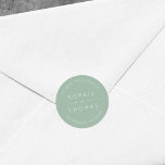 Light Sage Wedding Rücksendeadresse Moderne Runder Aufkleber<br><div class="desc">Dieser Hochzeitsaufkleber enthält die Namen des Ehepaares und die weiße Adresse mit einer hellen Salbei-Rücksendeadresse. Karo die passenden Hochzeitsartikel hier https://www.zazzle.com/collections/peach_layered_geometric_light_sage_wedding-119919264900833968 Personalisieren Sie sie durch Ersetzen des Platzhaltertextes. Für weitere Optionen, wie zum Beispiel den Schriftart zu ändern, ist es die Größe und Abstand zwischen den Buchstaben klicken Sie auf die...</div>