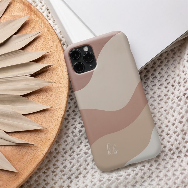 Light Terracotta Boho Color Flow Monogram iPhone 16 Hülle (Von Creator hochgeladen)