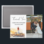 Lighthouse Nautical Theme Wedding Vielen Dank Magnet<br><div class="desc">Die Einführung des Lighthouse Nautical Theme Wedding Dankeschön Magnet, ein charmanter und personalisierter Sake, der das Wesen Ihrer Küste, Küste oder nautisch-inspiriert Hochzeit einfängt. Dieser schöne Magnet verfügt über eine Hochzeitsfotovorlage, die von einem Aquarelllicht-Kunstwerk gerahmt ist, und elegante Dankeschön-Typografie, die es zu einem perfekten Weg macht, den Gästen zu danken,...</div>