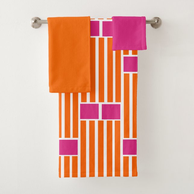 Lignes orange et Boîtes roses Serviettes de bain (En situation)