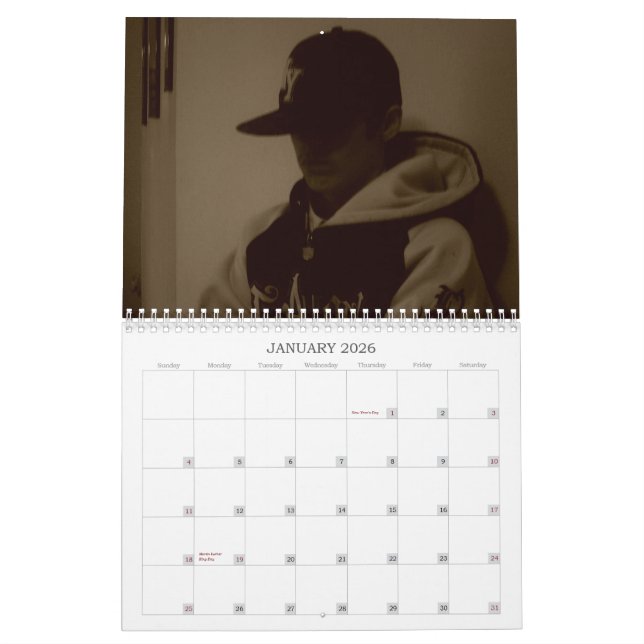 Lil DJ tragen ein Kalender (Jan 2026)