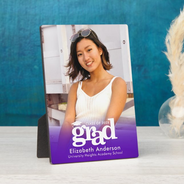 Lila Abschluss Foto Fett Typografie Minimalistisch Fotoplatte (Von Creator hochgeladen)