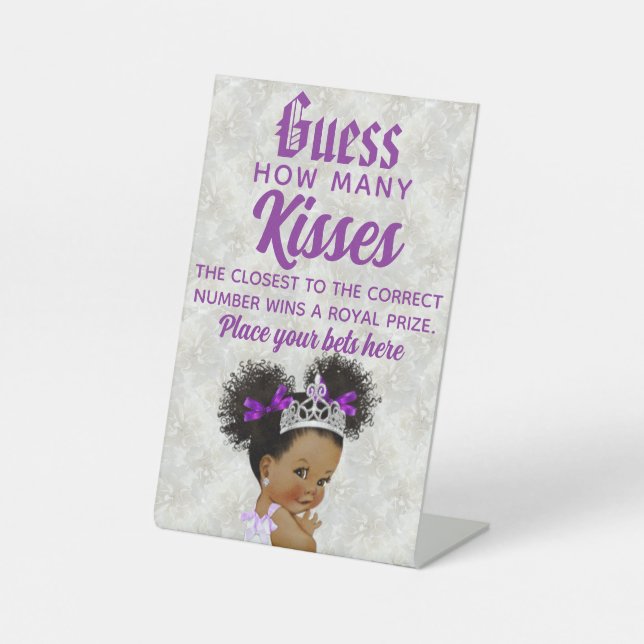 Lila Afro Puff Princess |Wie viele Kisses Game Sockelschild (Vorderseite)
