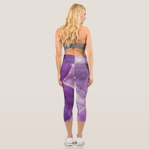 Lila Alkohol am Steuer mit Goldenen Fitnessstudio  Capri Leggings