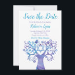 Lila Aquamariner Aquarellbaum Bat Mitzvah Save The Date<br><div class="desc">Moderne lila und aquamarine blaue Bäume des Lebens Bat Mitzvah speichern die Datum Ankündigungen. Dieses einzigartige Design besticht durch einen Wasserfarbenwirbelbaum,  eine Blume,  Vögel und den Star of David.</div>