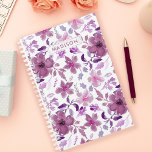 Lila Aquarellblume Personalisiert Planer<br><div class="desc">Erschaffen Sie mit diesem individuell gestaltbaren Planer einen personalisierten Zufluchtsort für Ihre Pläne und Träume. Die sanften lila Farbtöne schaffen eine ruhige Kulisse für Ihre täglichen Muskeln, während die Möglichkeit, Ihren Namen oder Ihre Initialen hinzuzufügen, es einzigartig macht. Bleibe organisiert und inspiriert mit diesem wunderschönen, personalisierten Planer, der perfekt für...</div>