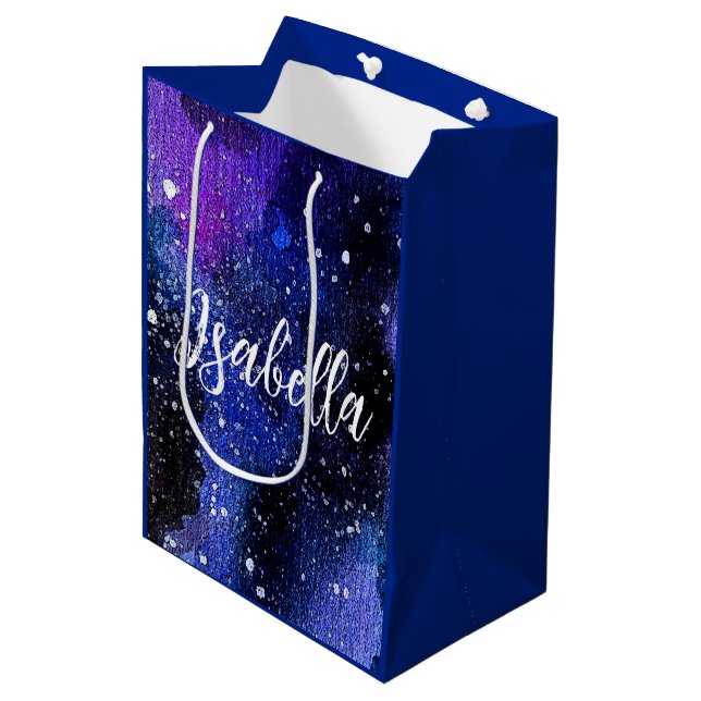 Lila Aquarelluniversum Mittlere Geschenktüte (Vorderseite Schrägansicht)
