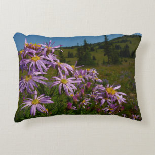 Lila Aster-Blume auf dem Rainier Dekokissen