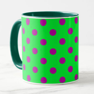 Lila auf grünem Tupfenmuster-Design Tasse