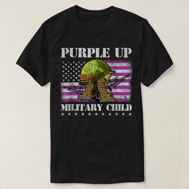 Lila aufgerüstete amerikanische Flaggenmehrmonate T-Shirt (Design vorne)