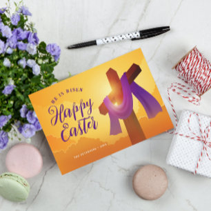 Lila Ausschlag über Kreuz Glückliche Ostergrussk Einladung