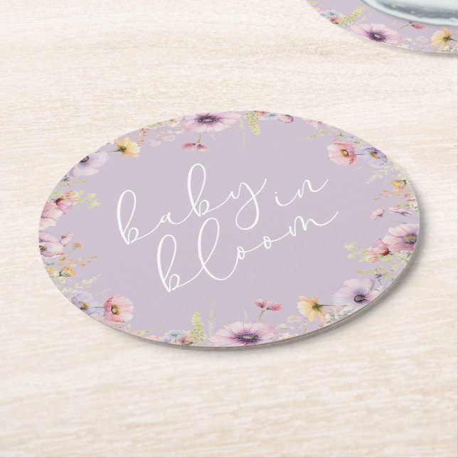 Lila Baby in Blümflora Wildblume Kinderdusche Runder Pappuntersetzer (Angewinkelt)