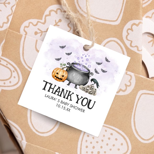 Lila Baby wird Halloween Baby Square brauen Geschenkanhänger (A Baby is Brewing Purple Halloween Baby Shower Square Favor Tags)