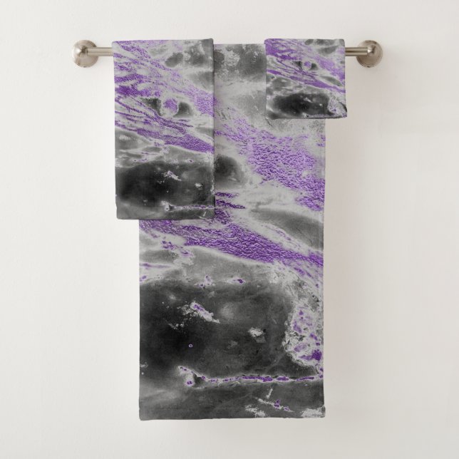 LILA BADEZIMMER MIT SCHWARZEM MARMOR SET (Insitu)