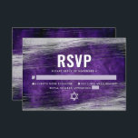 Lila Bar Mitzvah Moderne Silberfische Wasserfarben RSVP Karte<br><div class="desc">Seien Sie stolz, freuen Sie sich und feiern Sie diesen Meilenstein Ihres Lieblings-Bar Mitzvah mit dieser coolen, einzigartigen, modernen, personalisierten UAWG Insert-Karte für Ihre Veranstaltung! Metallische silberne Pinselstriche und Stern von David, zusammen mit fett-weißer Typografie, überlagern einen lila, dunklen, ockerfarbenen Hintergrund. Personalisieren Sie den benutzerdefinierten Text mit dem Datum "Antwort...</div>