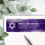 Lila Bar Mitzvah Silver Foil Bold Rücksendeadresse<br><div class="desc">Seien Sie stolz, freuen Sie sich und feiern Sie diesen Meilenstein Ihres Lieblings-Bar Mitzvah, wenn Sie dieses coole, einzigartige, moderne, personalisierte Rücksendelabel verwenden! Metallische silberne Pinselstriche und Stern von David, zusammen mit fett-weißer Typografie, überlagern einen lila, dunklen, ockerfarbenen Hintergrund. Personalisieren Sie den benutzerdefinierten Text mit Ihrem Namen und Ihrer Adresse....</div>