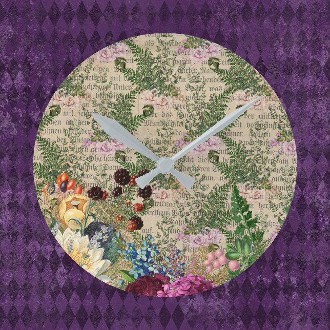 Lila Berries und Rose auf Newsprint Ephemera Runde Wanduhr (Von Creator hochgeladen)