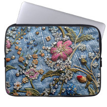 Lila bestickte Blume auf Denim Delight