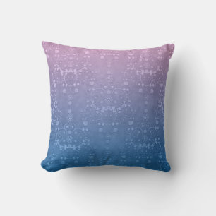 Lila bis Periwinkle Blumen Intrigates Damastmuster Kissen