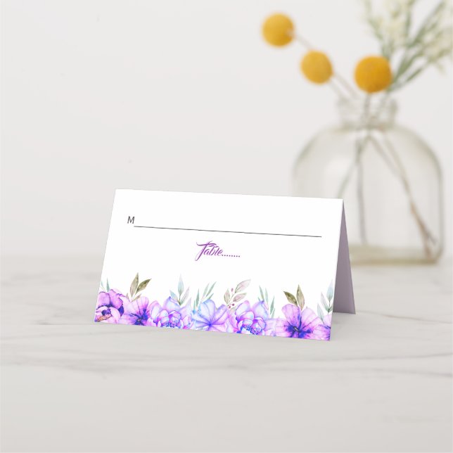 Lila, blaue Aquarellfarben-Blume Blumenhochzeit Platzkarte (Vorderseite)